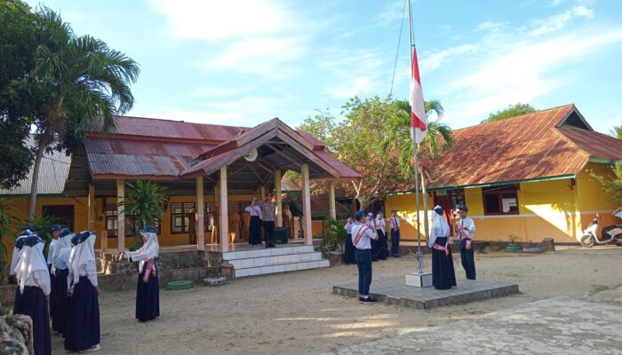 Jadi Pembina Upacara di Sekolah, Kapolsek Paguat Imbau Siswa Jauhi Perilaku Melawan Hukum