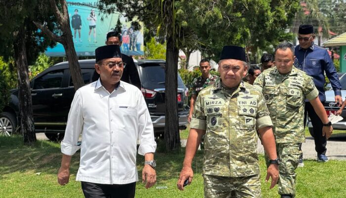 Kunjungan Perdana Pangdam XIII/Merdeka ke Boalemo, Disambut Sakralnya Adat Mopotilolo