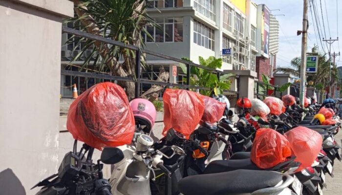 Warga Sudah Berlangganan Parkir Tetap Ditagih Jukir, Laporkan!