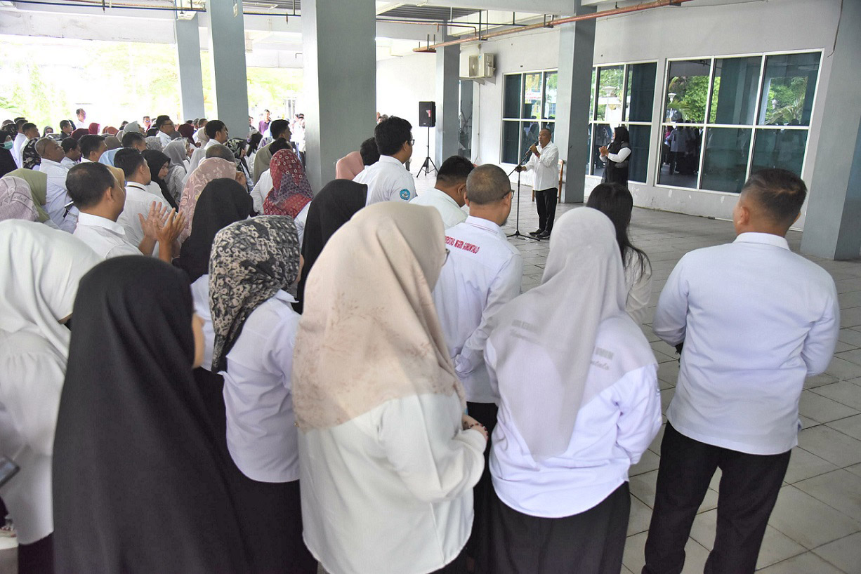 Tenaga Pendidikan UNG