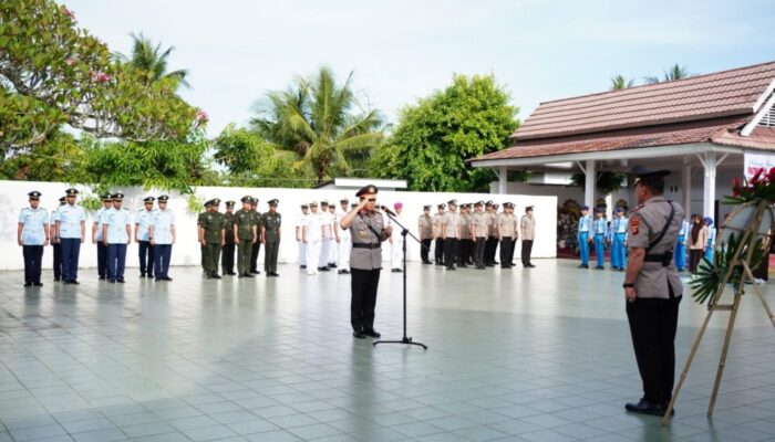 Kapolda Gorontalo Pimpin Upacara Ziarah Makam Nani Wartabone