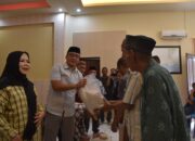 Wabup Lahmuddin Dampingi Wagub Idah Salurkan Bantuan Pangan di Boalemo