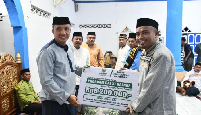 Wabup Lahmudin Safari Ramadhan di Paguyaman Pantai, Serahkan Bantuan untuk Dhuafa