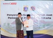 Menteri Nusron Serahkan 3.922 Sertipikat Aset Pemprov DKI Jakarta