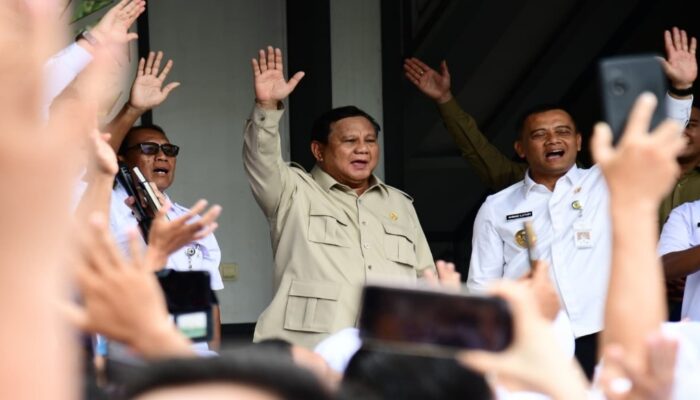Momen Haru, Presiden Prabowo dan Siswa Nyanyi Lagu Nasional & Hymne Guru