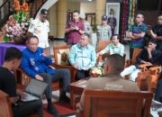 Gubernur Gusnar Ismail Temui Massa Aksi Bahas Isu Pertambangan