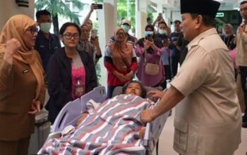 Jenguk Korban Kecelakaan KRL-KA, Presiden Prabowo Instruksikan Evaluasi Total Lintasan Kereta