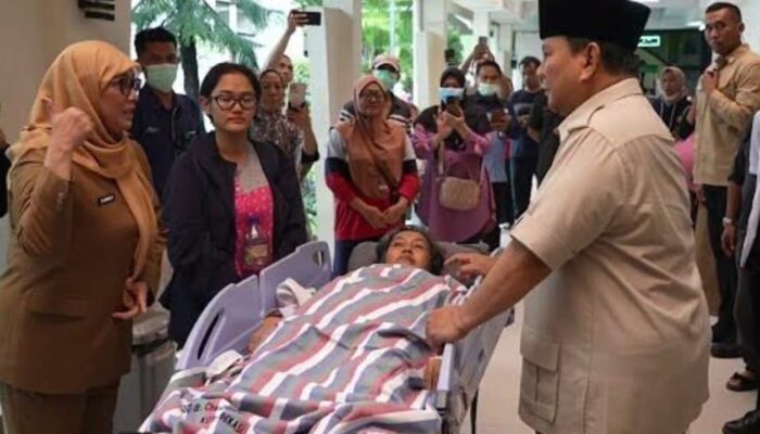 Jenguk Korban Kecelakaan KRL-KA, Presiden Prabowo Instruksikan Evaluasi Total Lintasan Kereta