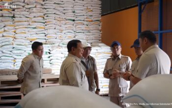 Presiden Prabowo Sidak Gudang Bulog, Pastikan Stok Beras Aman dan Melimpah