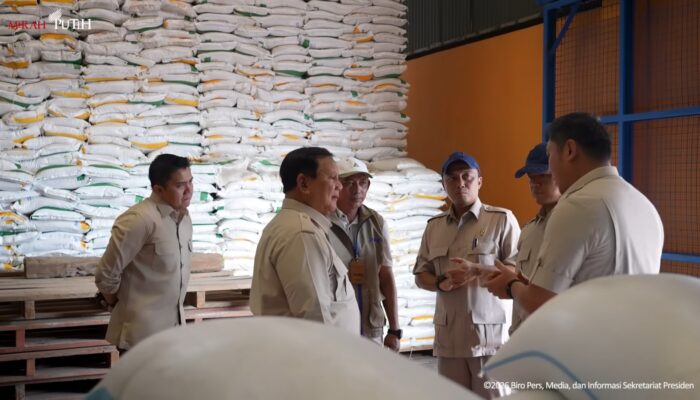 Presiden Prabowo Sidak Gudang Bulog, Pastikan Stok Beras Aman dan Melimpah
