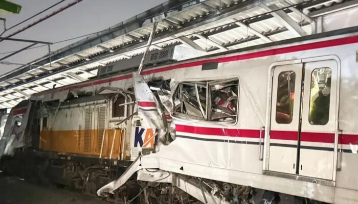 Kecelakaan Maut, KA Argo Bromo Anggrek Tabrak KRL di Stasiun Bekasi Timur ​