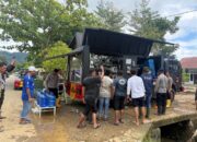 Brimob Polda Gorontalo Salurkan Air Minum untuk Korban Banjir Biau