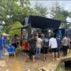 Brimob Polda Gorontalo Salurkan Air Minum untuk Korban Banjir Biau