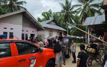 Polsek Suwawa Evakuasi Mayat Kakek yang Ditemukan di Sungai