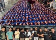 HIPMI Gorontalo dan Afifuddin Kalla Kolaborasi Bagi-bagi Daging Kurban ke Warga