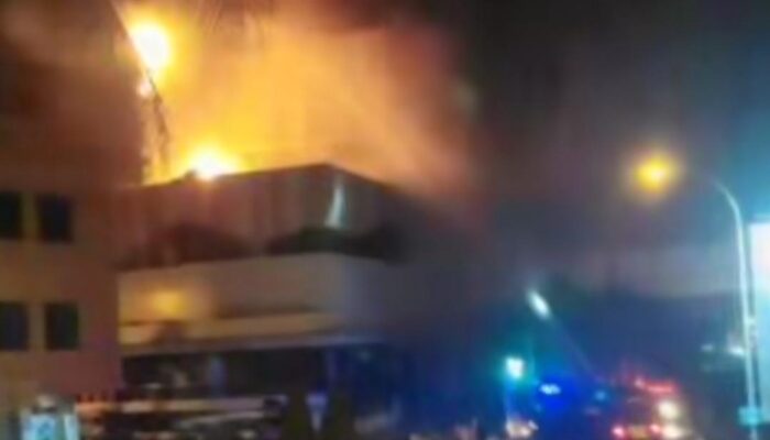 Kebakaran Melanda Megamall Manado, Pengunjung Panik Berhamburan