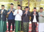 Bupati Ismet dan Wabup Risman Kompak Salat Iduladha di Masjid Agung Al-Marhamah