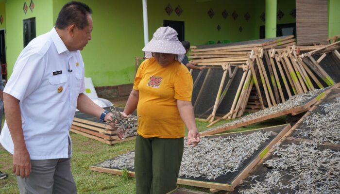 Serap Aspirasi, Gubernur Gusnar Temui Nelayan Ikan Bolowa di Gorut