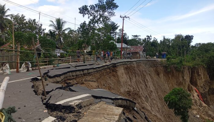 Jalan Pangadaa-Bakti di Gorontalo Ambles, Delapan Desa Terdampak