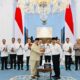 Prabowo Terima Laporan Reformasi Polri: Kompolnas Diperkuat, Kedudukan Tetap di Bawah Presiden