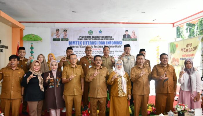 Bupati Rum Pagau Dorong Masyarakat Cerdas di Era Digital