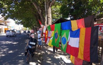 Jelang Piala Dunia 2026, Penjualan Bendera Meningkat di Gorontalo
