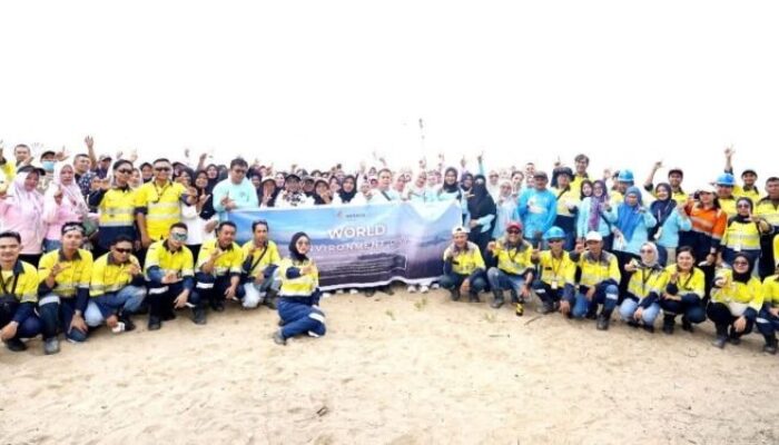Peringati Hari Lingkungan Hidup Sedunia, Pani Gold Mine Turut Bersihkan Pantai bersama DLH Pohuwato