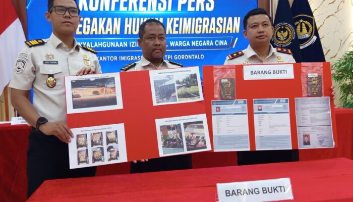 Imigrasi Gorontalo Deportasi 2 WNA China Terduga Survei Tambang Ilegal di Pohuwato