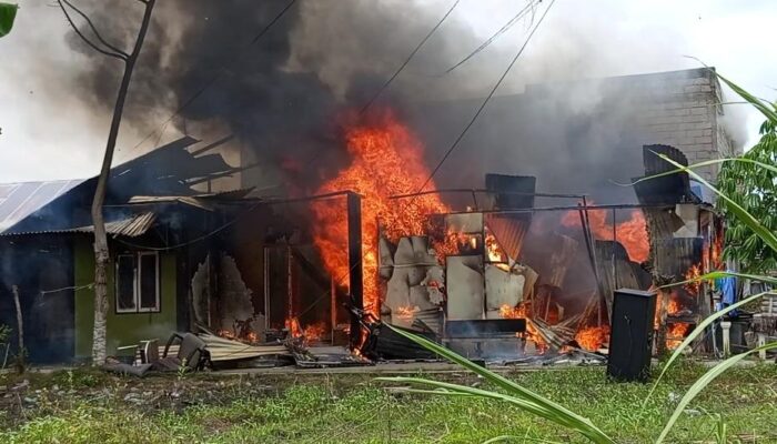 Rumah Warga dan Kos-Kosan Terbakar di Kompleks Perumahan Awara Gorontalo