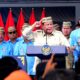 Presiden Prabowo dan Kabinetnya Kompak Pakai Upiah Karanji pada Puncak PENAS XVII