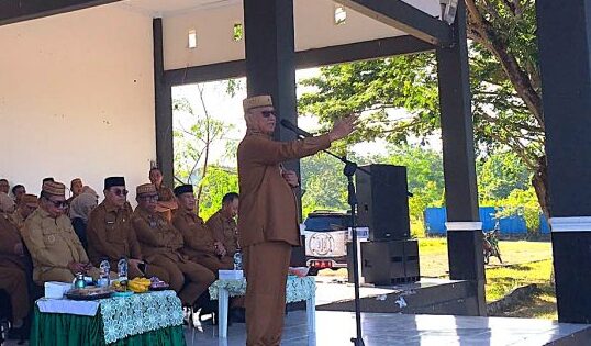 Bupati Ismet