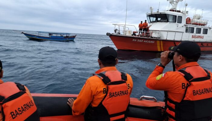 Hilang Kontak 2 Hari, 11 Wisatawan dan ABK Masih Dicari di Teluk Tomini