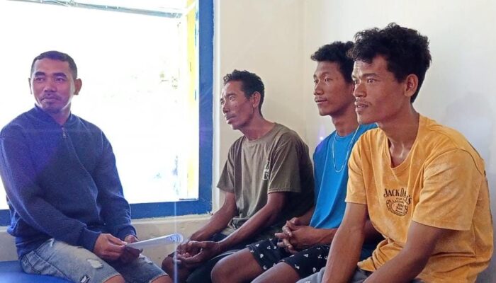 Jenguk Keluarga Sakit Naik Perahu, Pulang Dihantam Ombak Tinggi