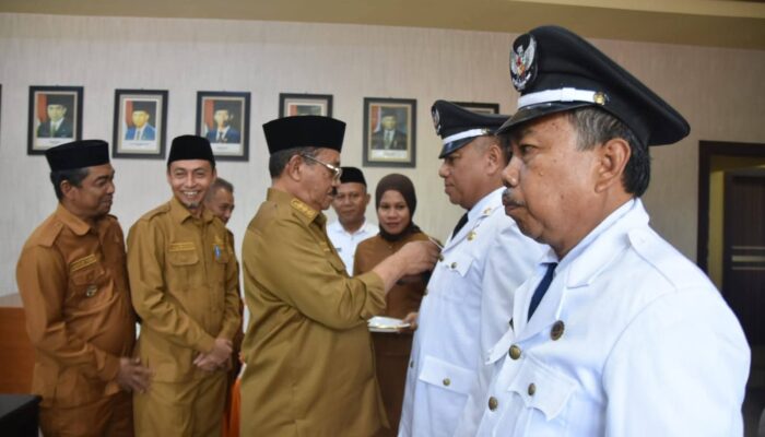 Bupati Boalemo Lantik penjabat Kades Mustika dan Saripi