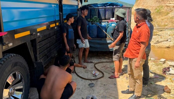 Polres Pohuwato Amankan Dua Mobil Angkut Puluhan Jerigen Solar Diduga Selundupan