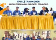Kantor Pertanahan Kabupaten Gorontalo Serahkan Sertipikat PTSL ke Masyarakat Labanu
