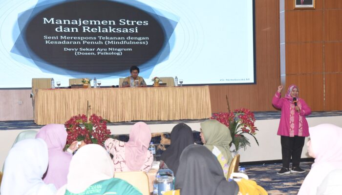 Tenaga Kependidikan UNG Dibekali Keterampilan Manajemen Stres