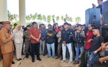 Bupati Pohuwato Bersama Rakyat Popayato Barat Tolak Investasi PT Lumintu