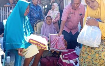 Paket bantuan sosial kepada warga sekitar