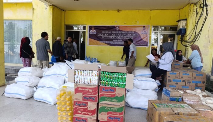 Dinas Kumperindag Gorontalo Serahkan Bantuan untuk Pelaku UMKM di Bone Bolango