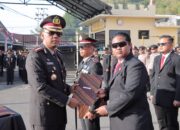 Kapolresta Gorontalo Kota Berikan Penghargaan bagi Personel Berprestasi di HUT ke-81 RI