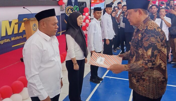 Serahkan Remisi HUT ke-81 RI, Gubernur Gusnar Harap Warga Binaan Berubah Lebih Baik