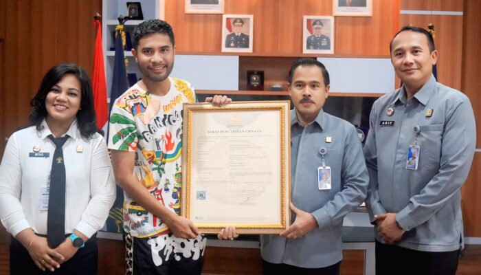 Ecko Show Terima Sertifikat Hak Cipta 62 Lagu, Kemenkum Gorontalo Sebut Layanan Pencatatan Gratis