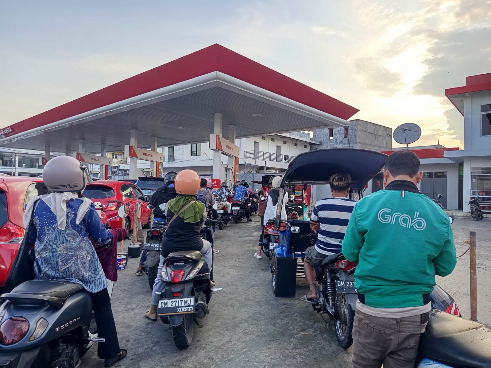 Antrean BBM Gorontalo