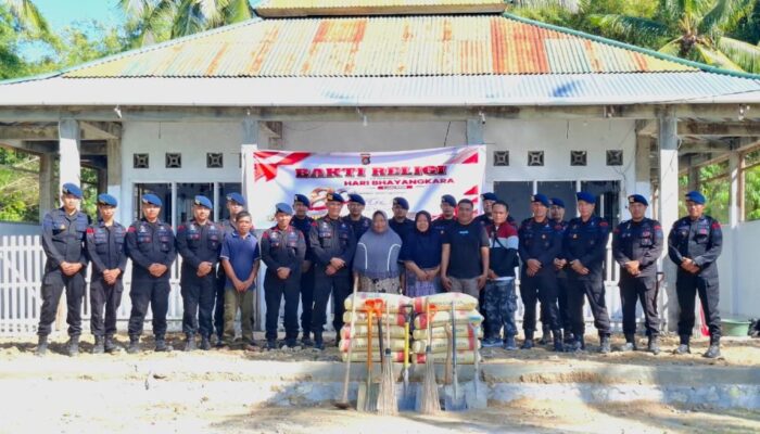 Brimob Polda Gorontalo Tebar Kepedulian Melalui Bakti Religi di Tiga Masjid