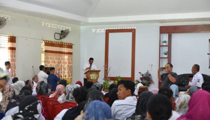 Bupati Rum Dorong Keterampilan Menulis Kembali Diajarkan di Sekolah Dasar