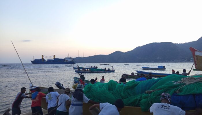Musim Ikan Nike di Gorontalo, Cuaca Berombak Halangi Nelayan Melaut