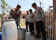 Polresta Gorontalo Kota Distribusikan 5.000 Liter Air Bersih di Wilayah Terdampak Kekeringan