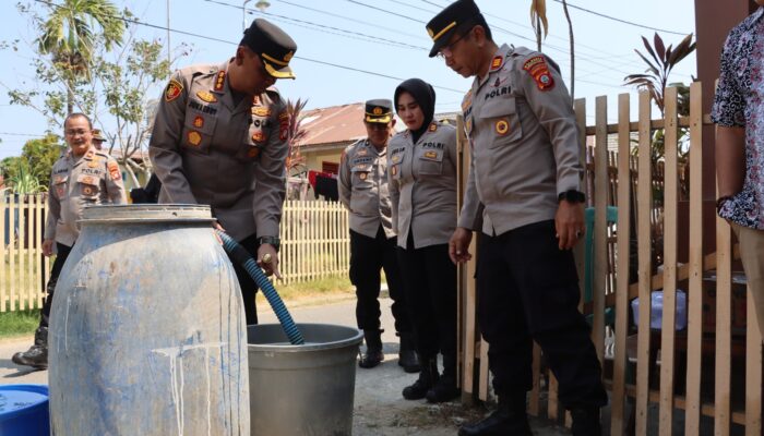 Polresta Gorontalo Kota Distribusikan 5.000 Liter Air Bersih di Wilayah Terdampak Kekeringan