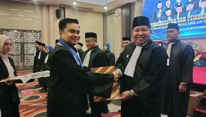 DPC PERADI Gorontalo Lantik Advokat Baru, Arif Ibrahim: “Baju Ini Ringan, tapi Tanggung Jawabnya Berat”